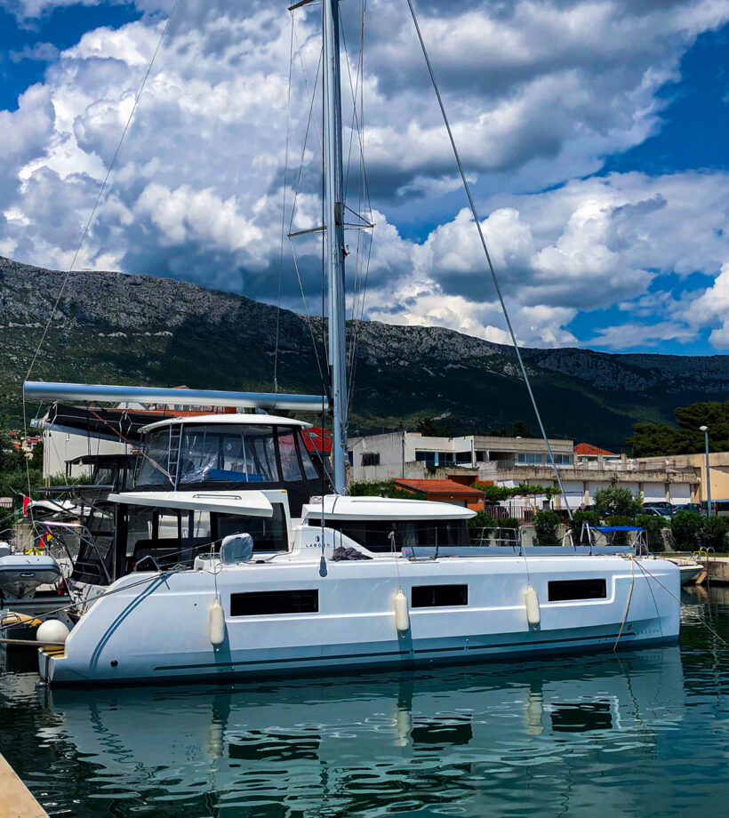 Lagoon 46 furling boom